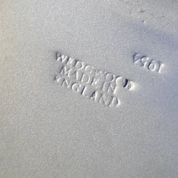 Wedgwood Blue Jasperware Heart Trinket Box Asclepius Design 5.5" - Picture 2 of 8